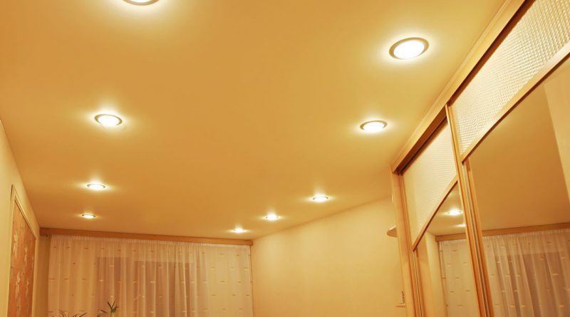 Организация освещения в натяжных потолках: монтаж и идеи для разных комнат | +70 фото