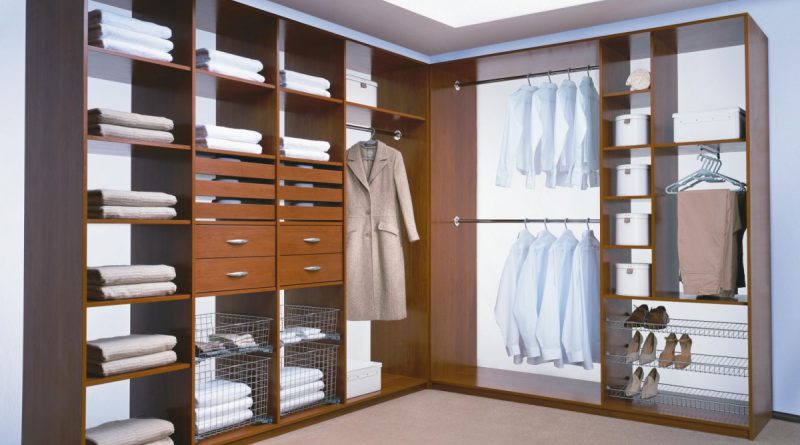 Какой гардеробный шкаф выбрать: виды и конструктивные особенности