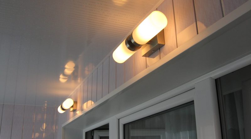 Организация освещения на балконе: свежие идеи, подготовка и монтаж