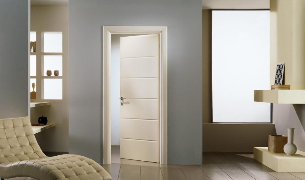 Особенности использования светлых дверей в интерьере: разнообразие вариантов | +70 фото
