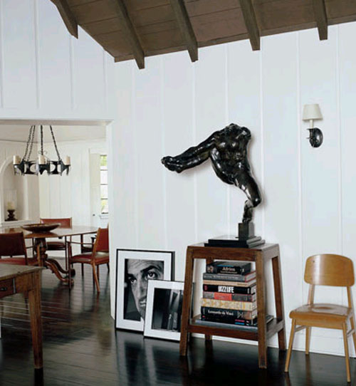 Скульптуры в современном доме в фото