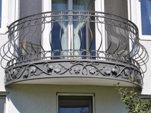 Изготовление французских балконов в фото