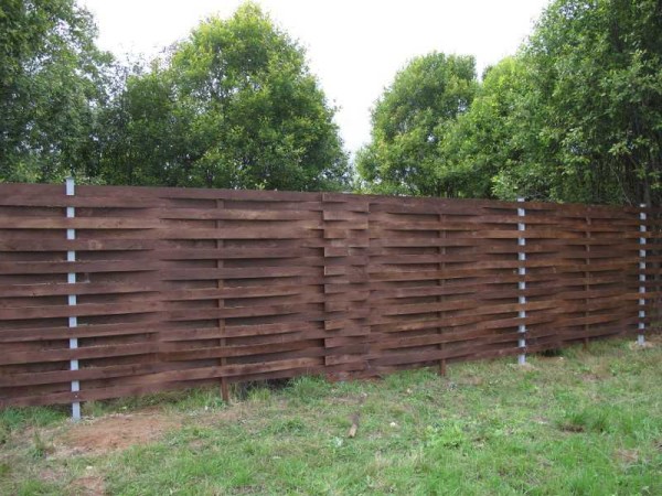 Как сделать деревянный забор: пошаговая инструкция (3 фотоотчета) в фото