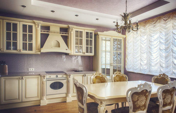 Как правильно использовать французские шторы в интерьере кухни в фото