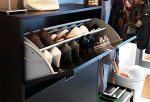 Хранение одежды и обуви на балконе в фото