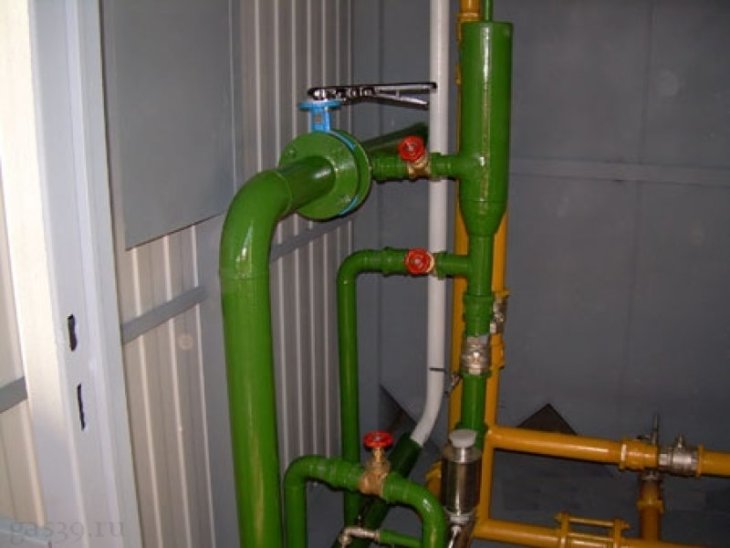 Окраска труб, окраска систем отопления в фото