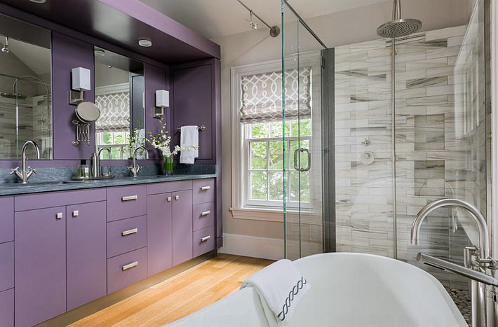 Фиолетовый цвет в дизайне ванной комнаты в фото