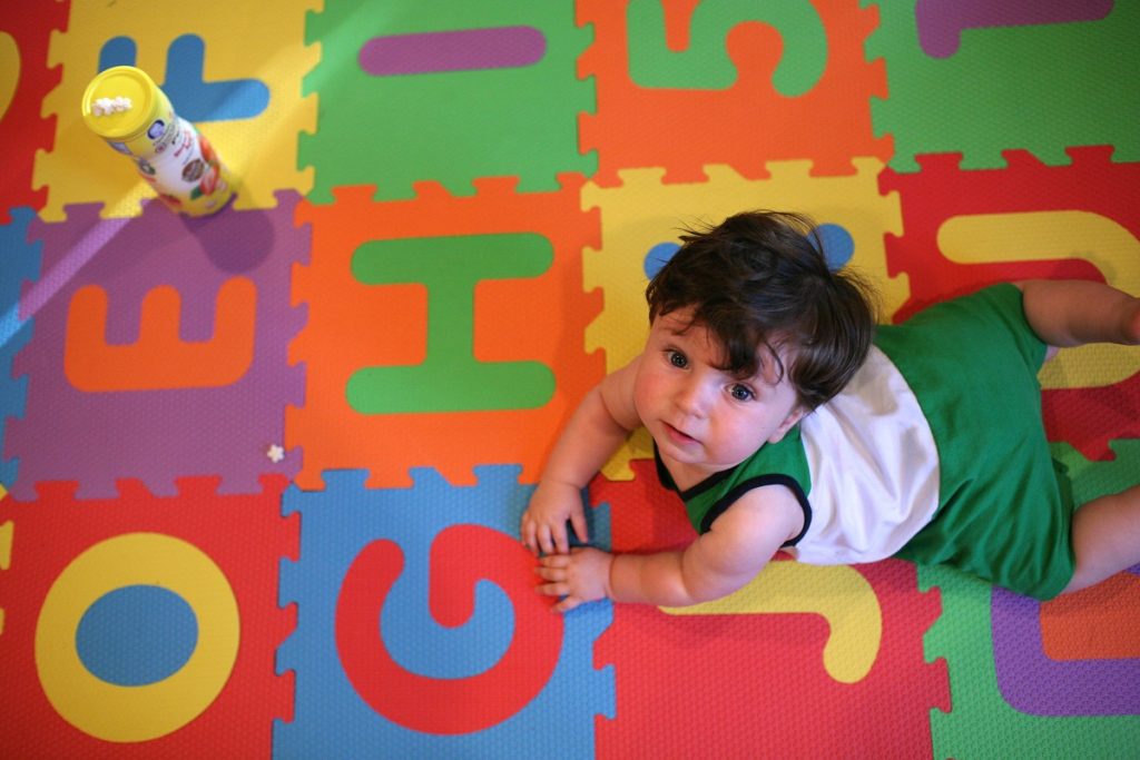 Детский коврик-пазл: в чем его преимущества и какой лучше выбрать? в фото