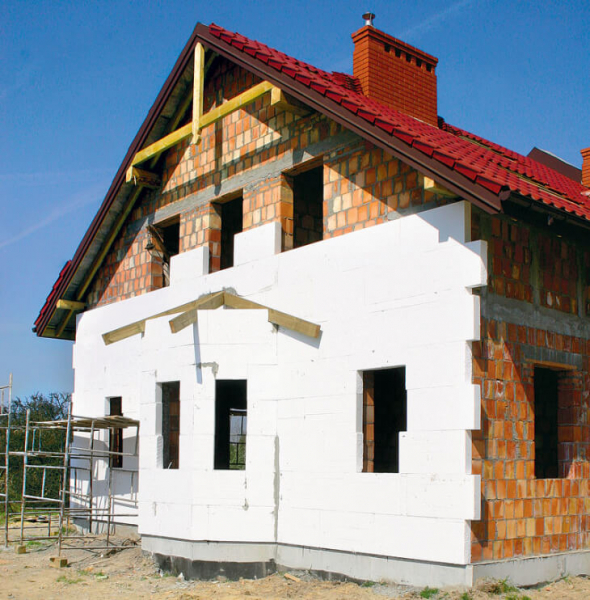 Защита, отделка и утепление фасада дома современными материалами в фото