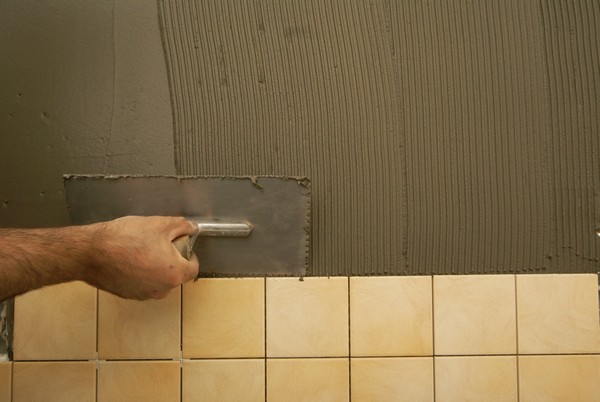 Рекомендации по укладке плитки на стены кухни в фото