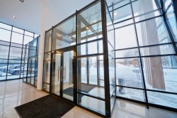 Алюминиевые двери: конструкционные особенности и типы в фото