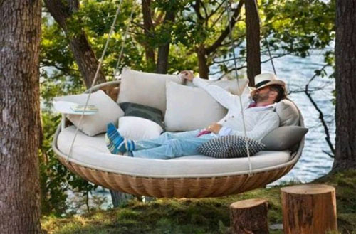 Висячие диваны Dedon Swingrest для роскошного отдыха в фото