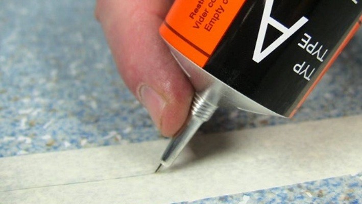 Как постелить линолеум своими руками: инструменты, материалы, укладка (видео) в фото