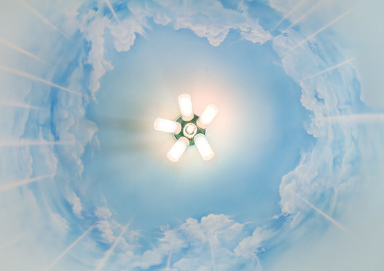 Облака на потолке своими руками: нарисованные, из ваты или воздушных шариков в фото