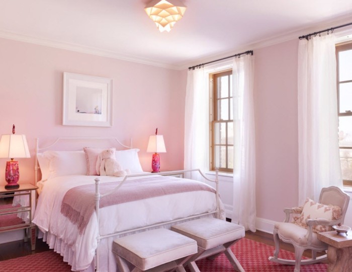 Обои розового цвета для спальни в фото