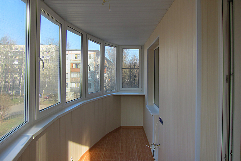 Технология отделки балкона панелями: ПВХ, МДФ в фото