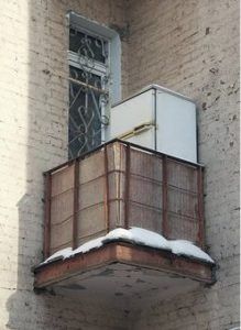 Морозильная камера на балконе зимой – можно ли ставить в фото