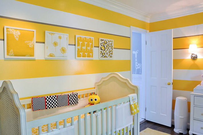 Полоска на стенах и в декоре детской комнаты в фото