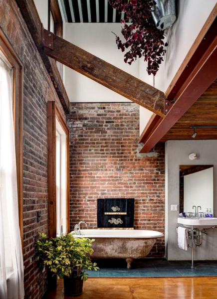 Кирпичная стена в дизайне интерьера ванной комнаты в фото