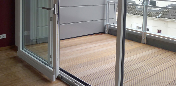 Двери раздвижные на балкон: выбор и установка в фото
