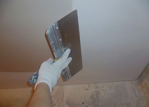Какой шпаклевкой лучше шпаклевать потолок в фото