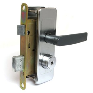 Врезные дверные замки:  правила выбора для металической и деревянной двери в фото