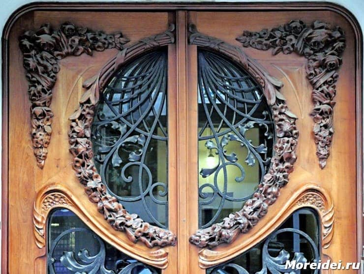 Необычные двери: смелый и яркий дизайн в фото