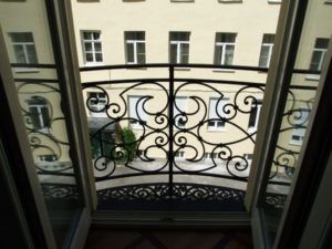 Французские окна и двери на лоджию и балкон в фото