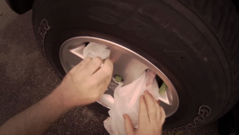 Как покрасить диски авто не снимая колес в фото