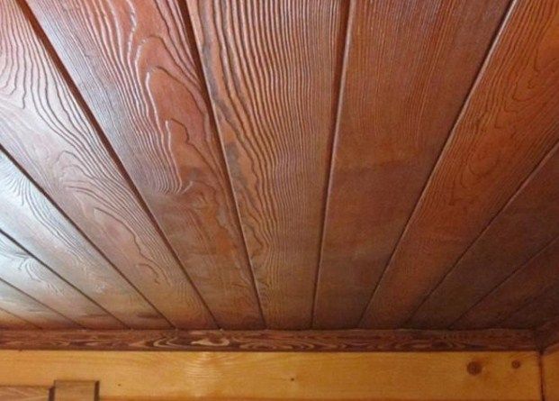 Чем можно подшить потолок по деревянным балкам в фото