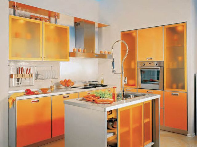 Дизайн кухни с вентиляционным коробом в фото