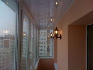 Устройство освещения на лоджии и балконе в фото