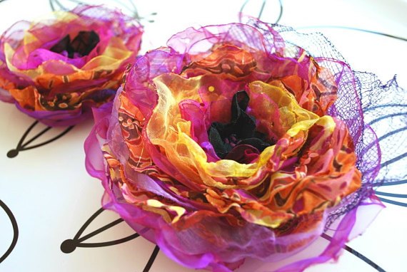 Декоративные цветы из ткани и лент — подборка идей в фото