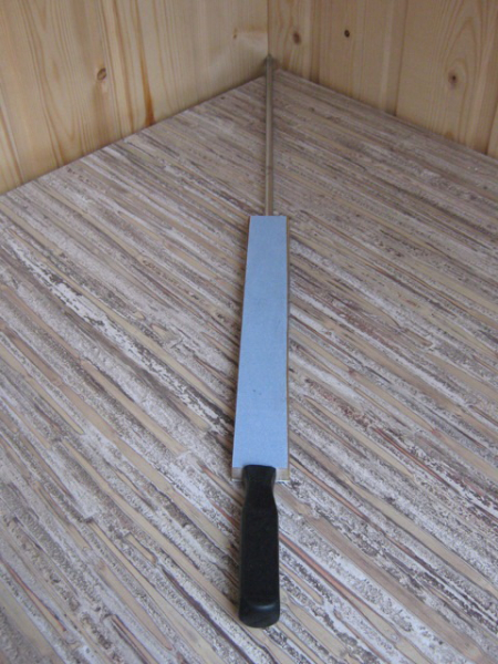 Простая самодельная точилка для ножей в фото