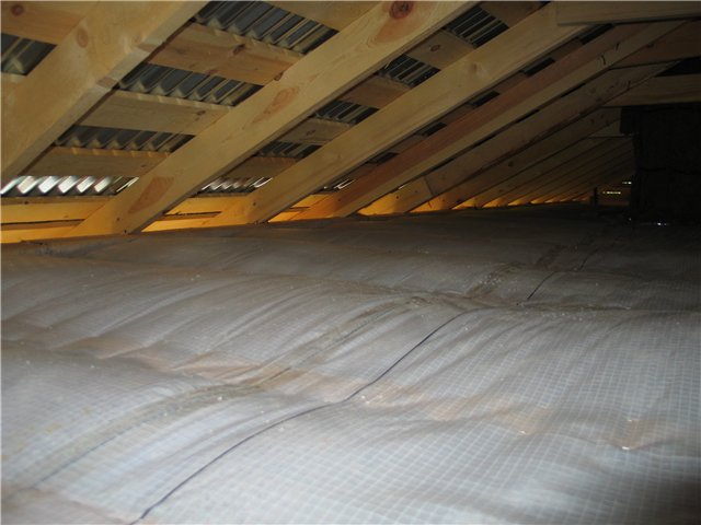 Ремонт потолка в деревянном доме, утепление деревянного потолка в частном доме в фото