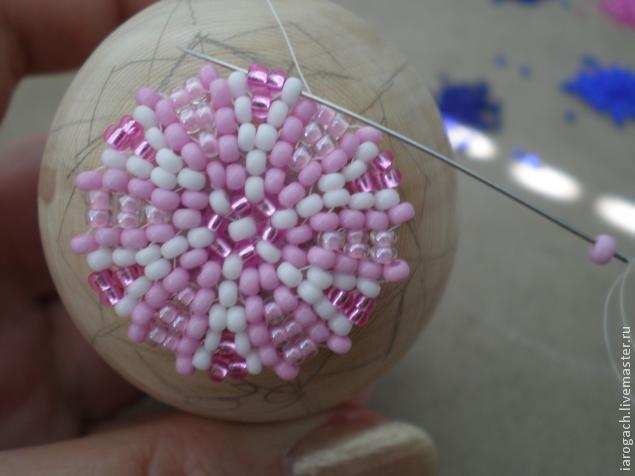 МК по оплетению пасхального яйца бисером в технике ручного ткачества в фото