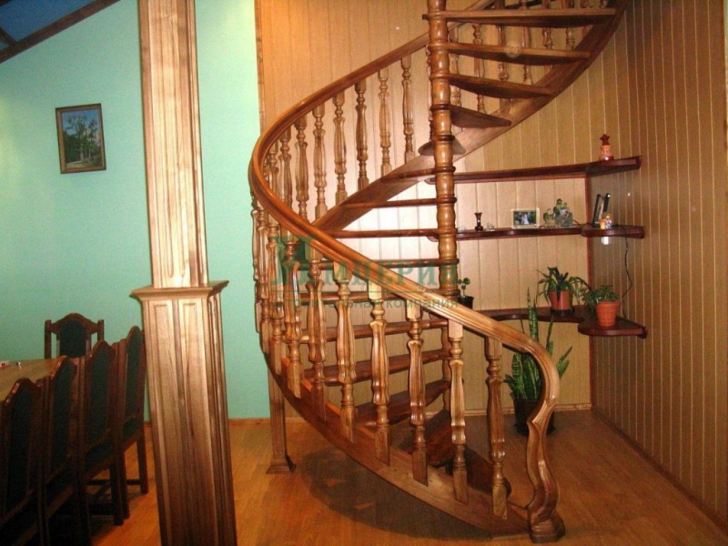 Какой должна быть лестница в доме? в фото
