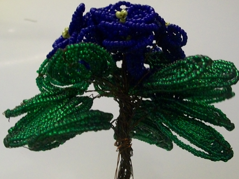 Мастер-класс по фиалке из бисера: схема плетения махрового цветка с фото и видео в фото