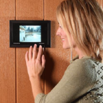 Видеоглазок в дверь — видеокамера с записью как средство защиты в фото
