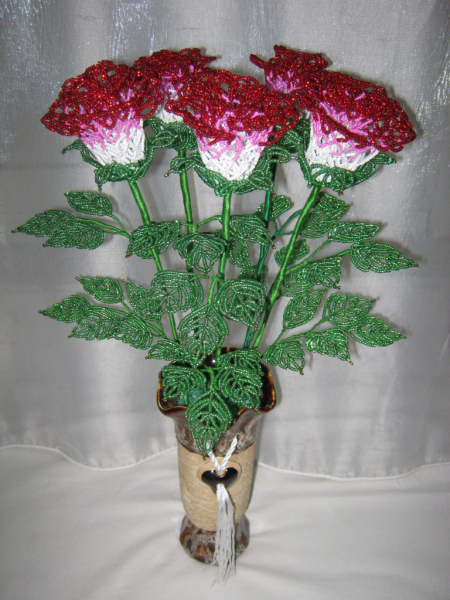 Ажурная роза из бисера: мастер-класс со схемами и видео в фото