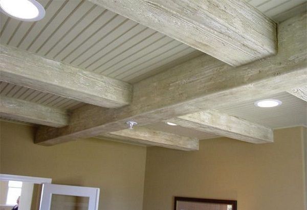 Чем можно подшить потолок по деревянным балкам в фото
