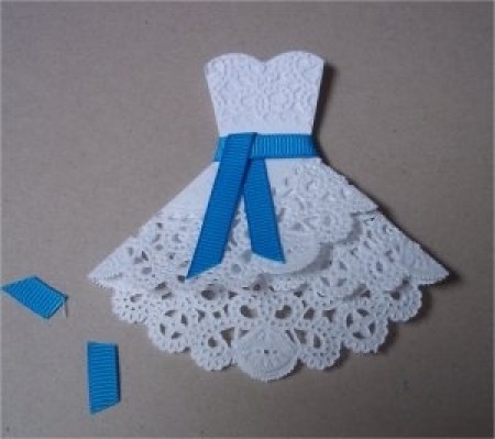 Платье из салфетки для открытки: аппликация в технике скрапбукинг в фото