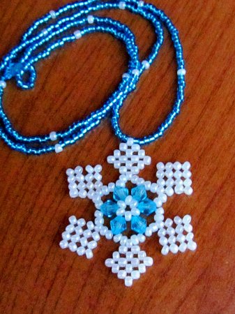 Схема плетения из бисера ожерелья «Snowflake» в фото