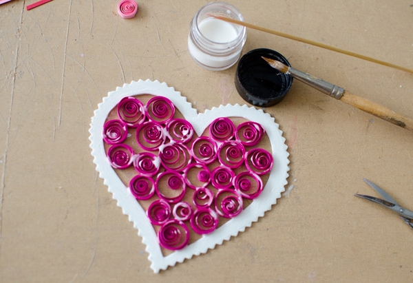 Как сделать валентинку из ткани и из конфет для парня или для подруги в фото