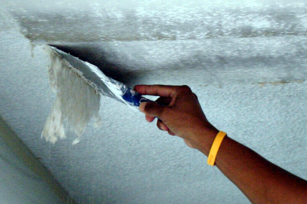 Как шпаклевать потолок под покраску: советы в фото