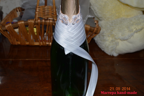 Одежда для шампанского на свадьбу своими руками из лент в фото