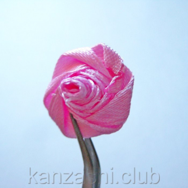Роза из атласной ленты в технике канзаши: пошаговая инструкция в фото