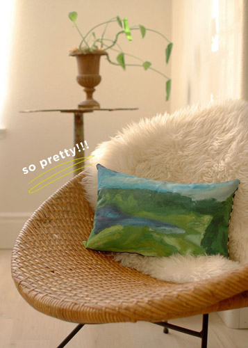 Как украсить диванную подушку в фото
