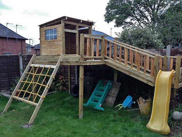 Строим детскую площадку — форт на даче в фото