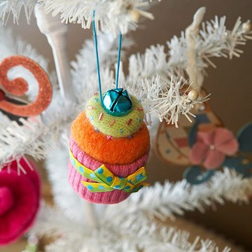 25 идей новогодних игрушек из фетра с выкройками в фото